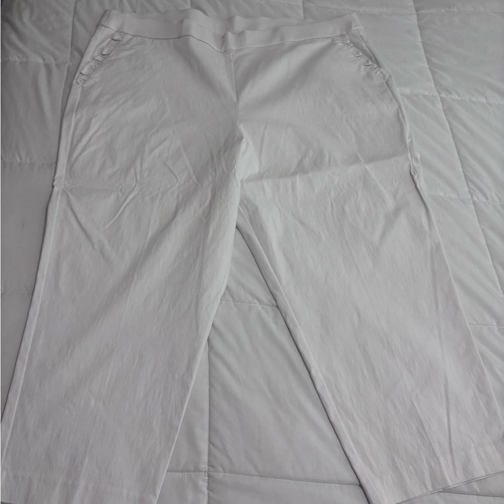 White Capri Pull-on Pants